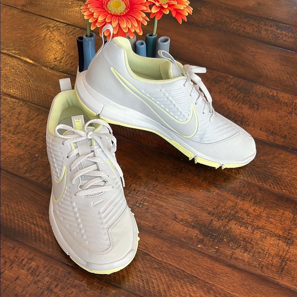 Nike Explorer 2 Golf shoes NWOT Women’s 10